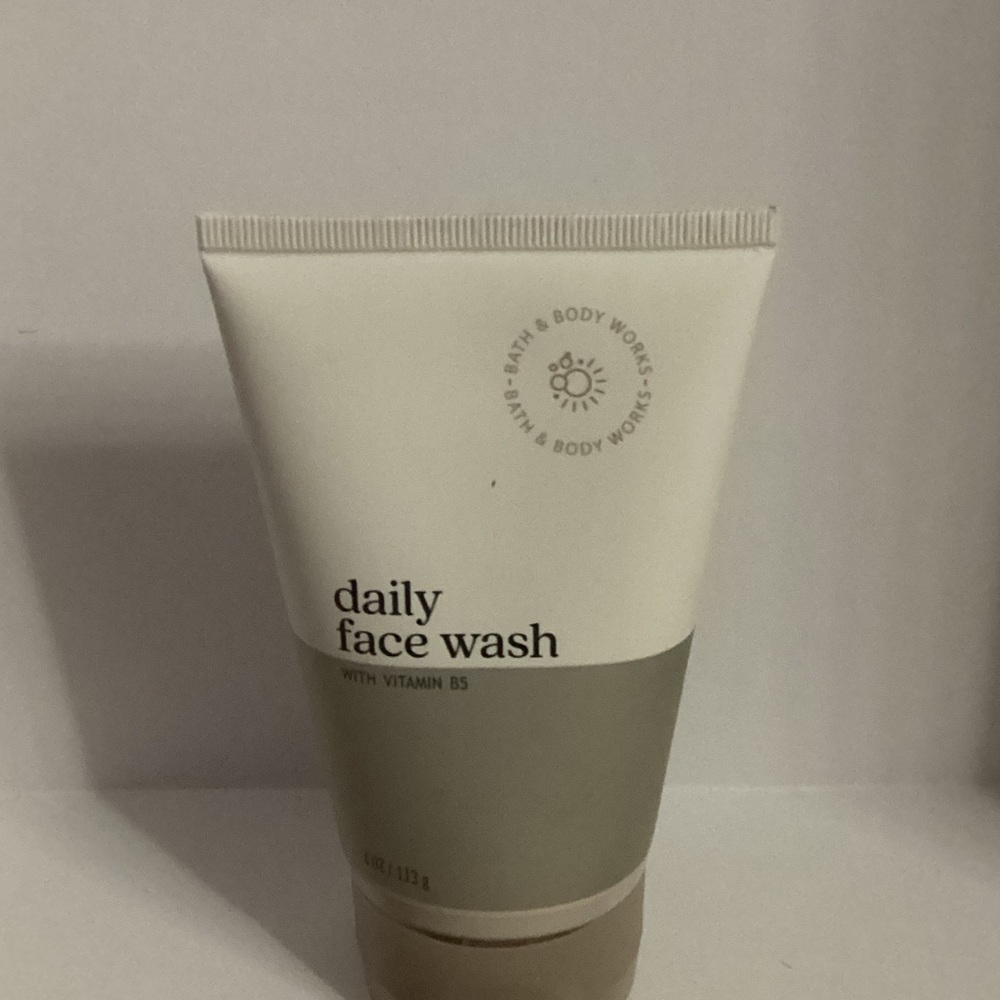 Bath & Body Works Daily Face Wash - Cream and Tan